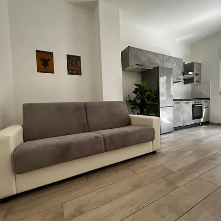 Vakantiehuis Cozy House With Garden In Centocelle Metro C *